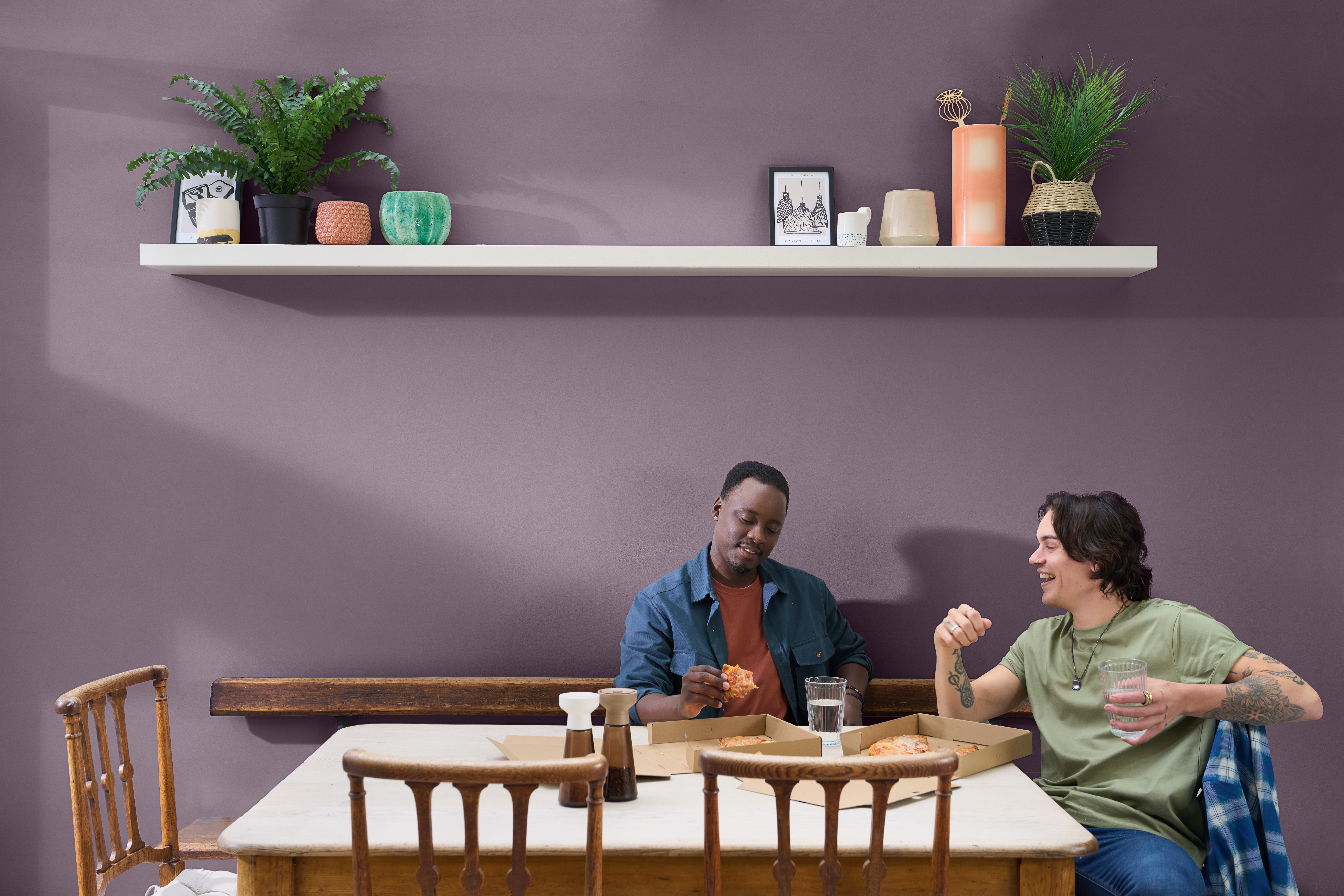 How to paint walls and ceilings