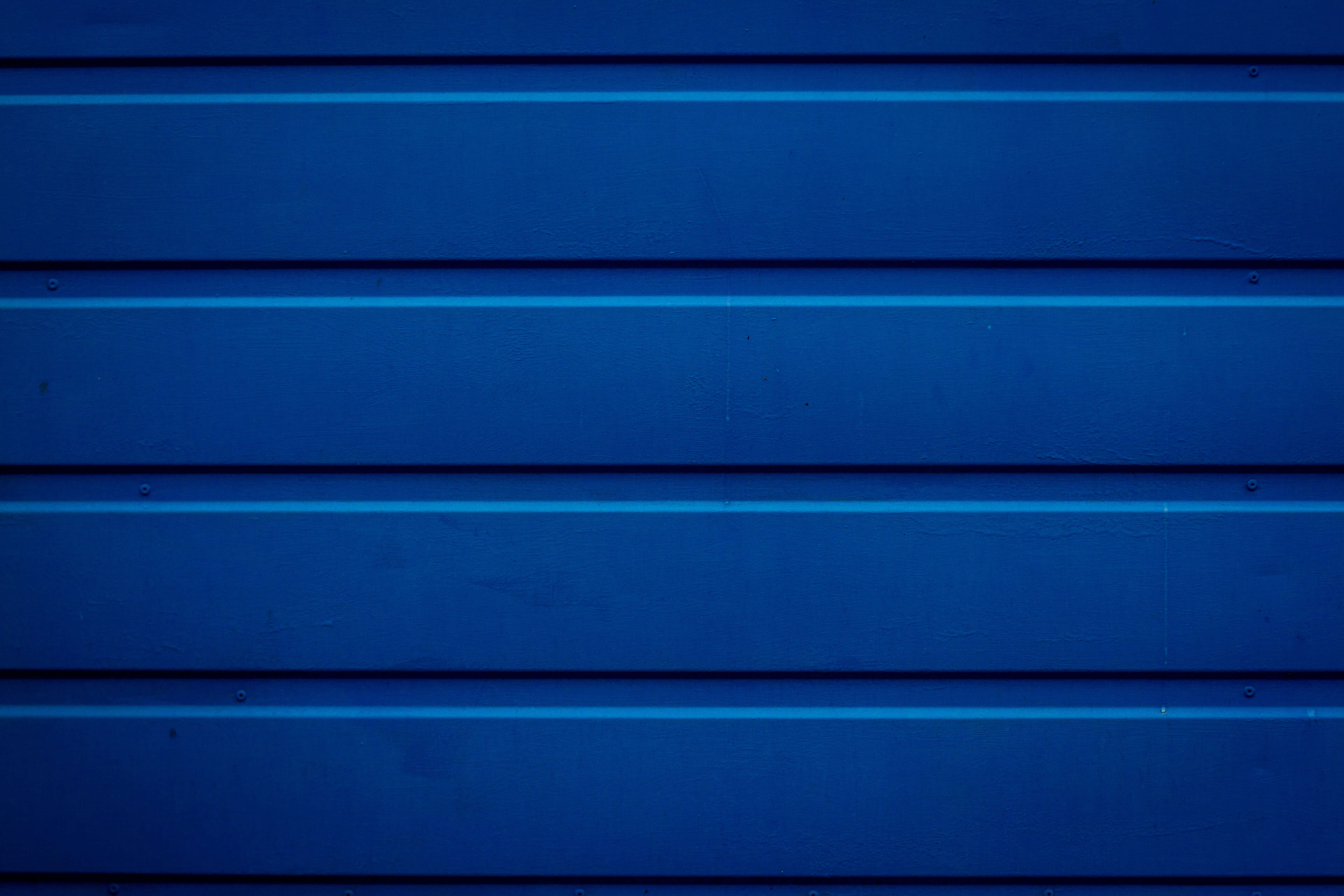 How to paint a metal garage door